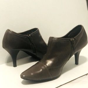 Italian Shoemaker Apri Ankle Booties Brown Mocha Size 8.5 M
